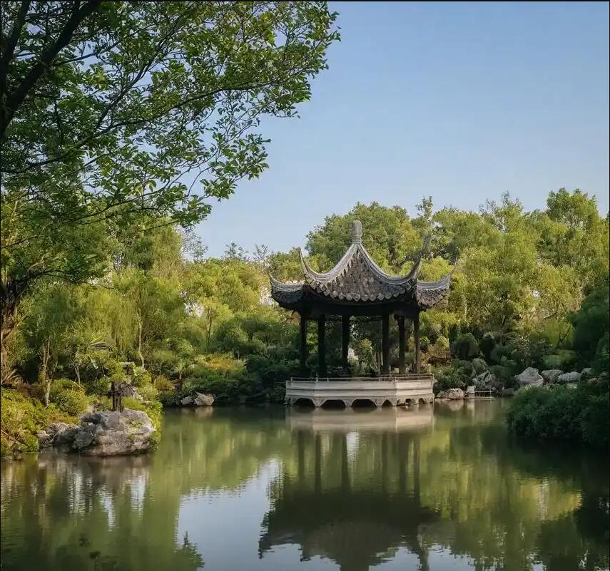 遂宁逃离餐饮有限公司